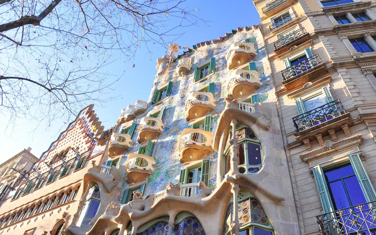 Fassade der Casa Batlló am Passeig de Gràcia in Barcelona