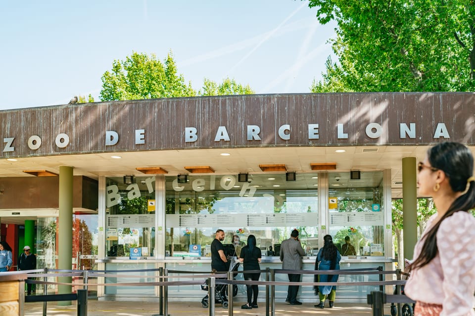Eingangsbereich des Barcelona Zoo im Parc de la Ciutadella
